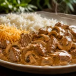 Estrogonofe com Arroz e Batata Palha